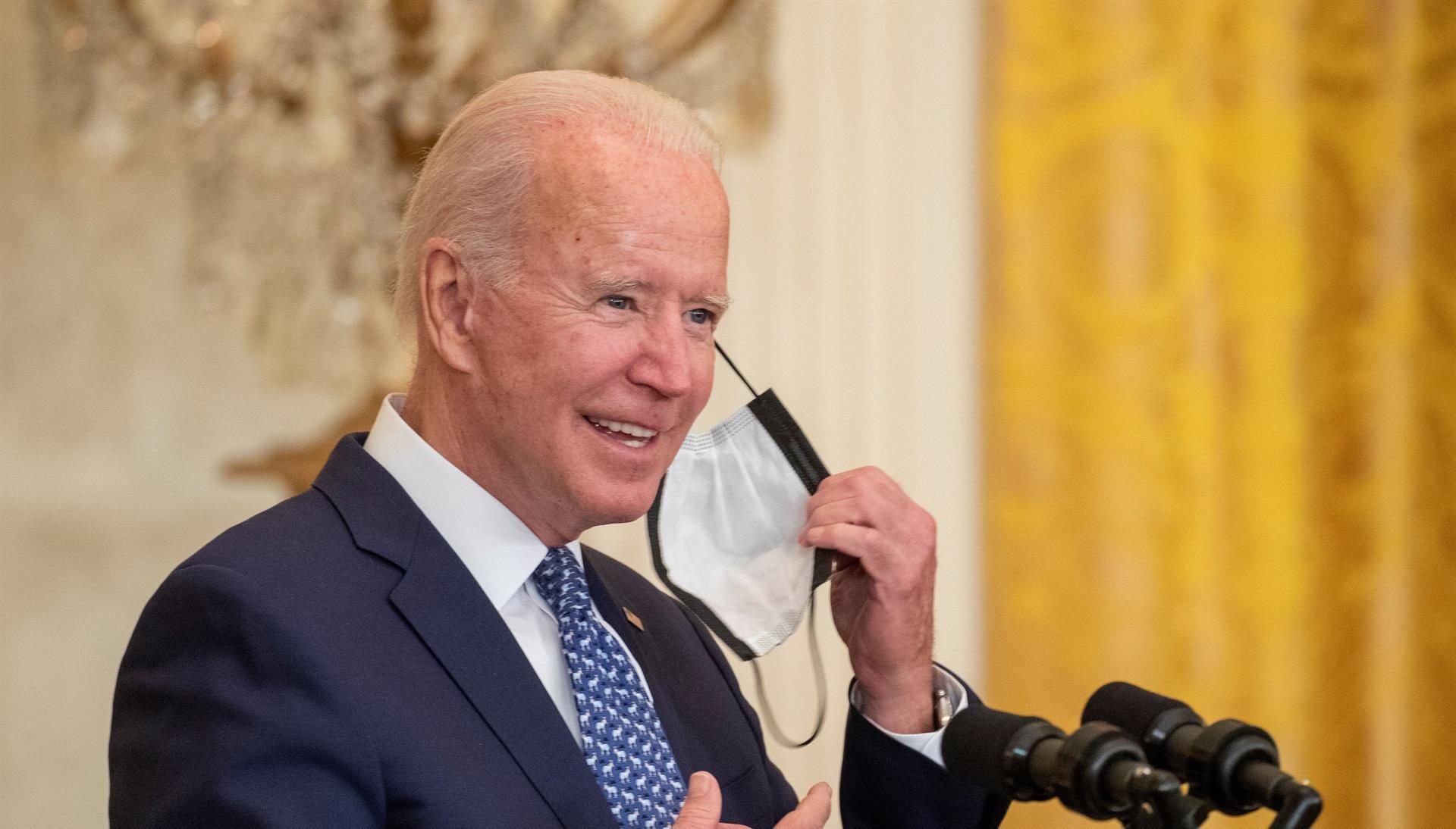 Biden planea convocar a una cumbre global para contener la pandemia