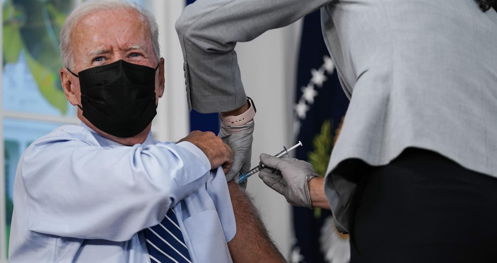 Joe Biden se pone una dosis de refuerzo de la vacuna de Pfizer