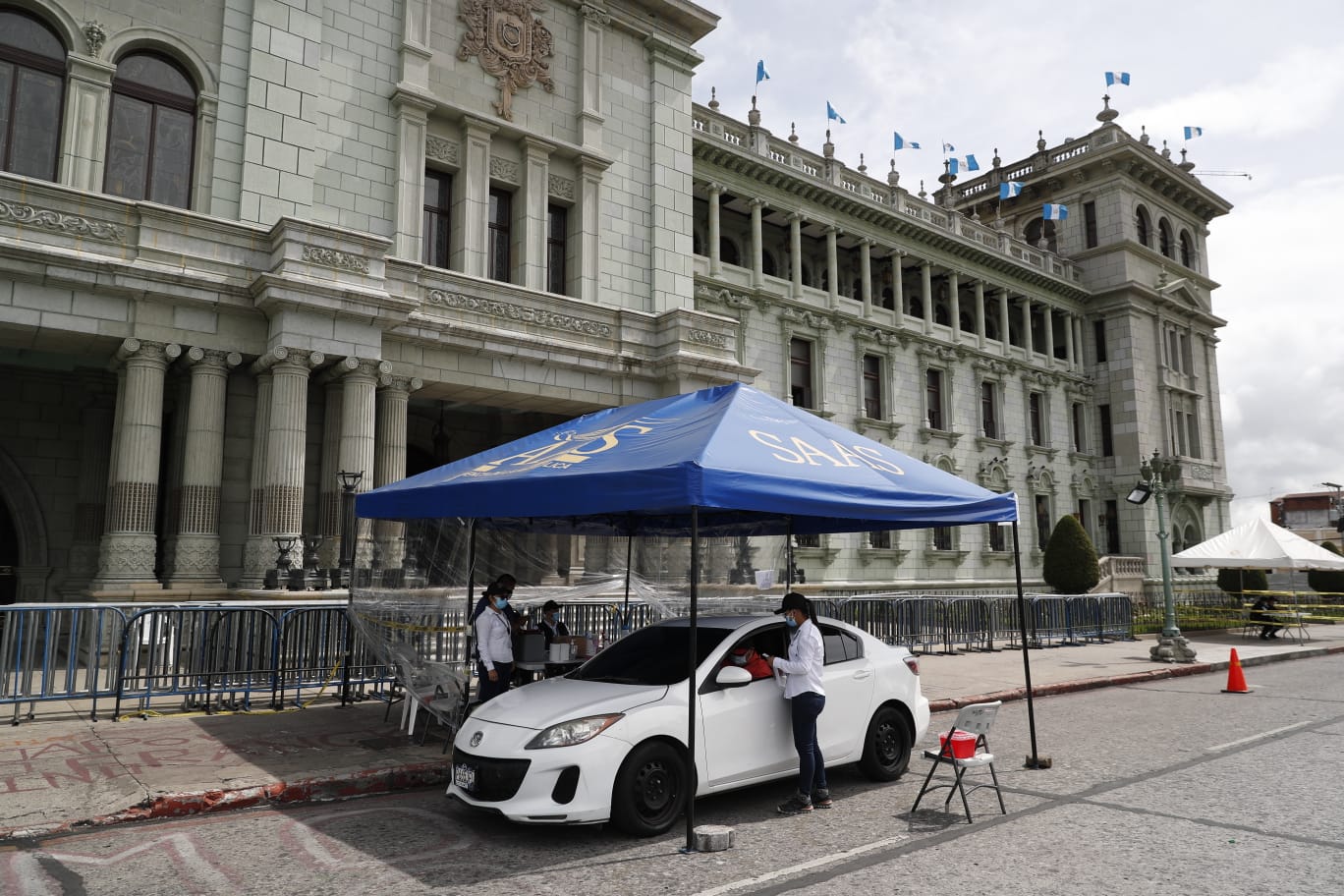Administran segunda dosis de la vacuna Pfizer en Plaza de la Constitución