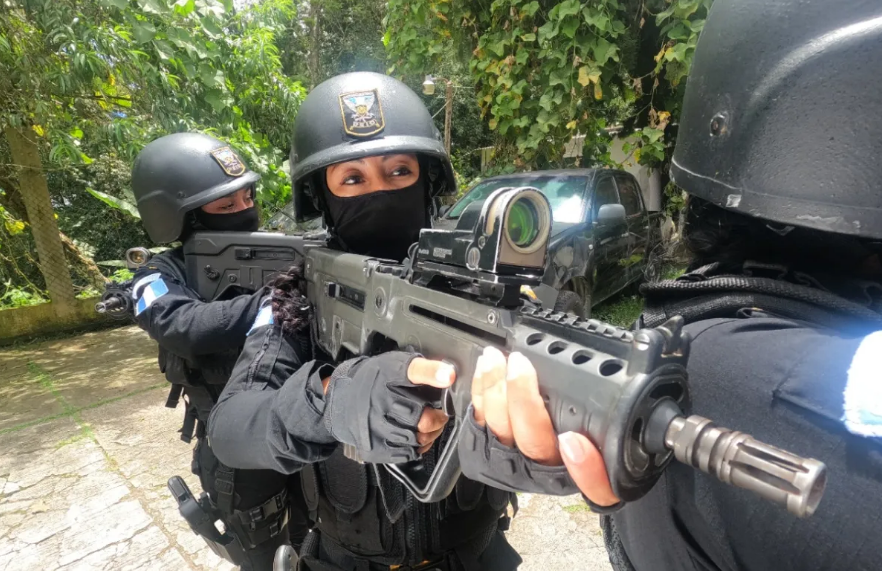 Mujeres continúan abriéndose espacios dentro de jefaturas policiales