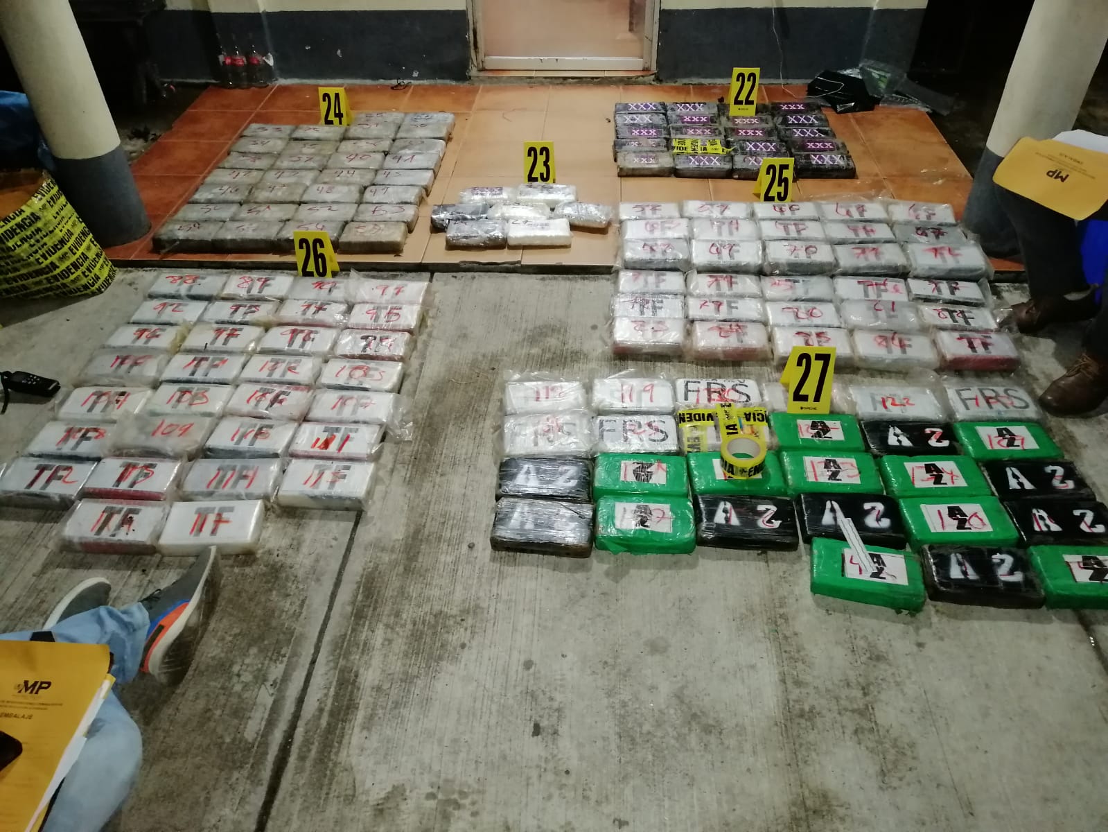 PNC decomisa 144 paquetes de cocaína en allanamientos efectuados en Livingston, Izabal