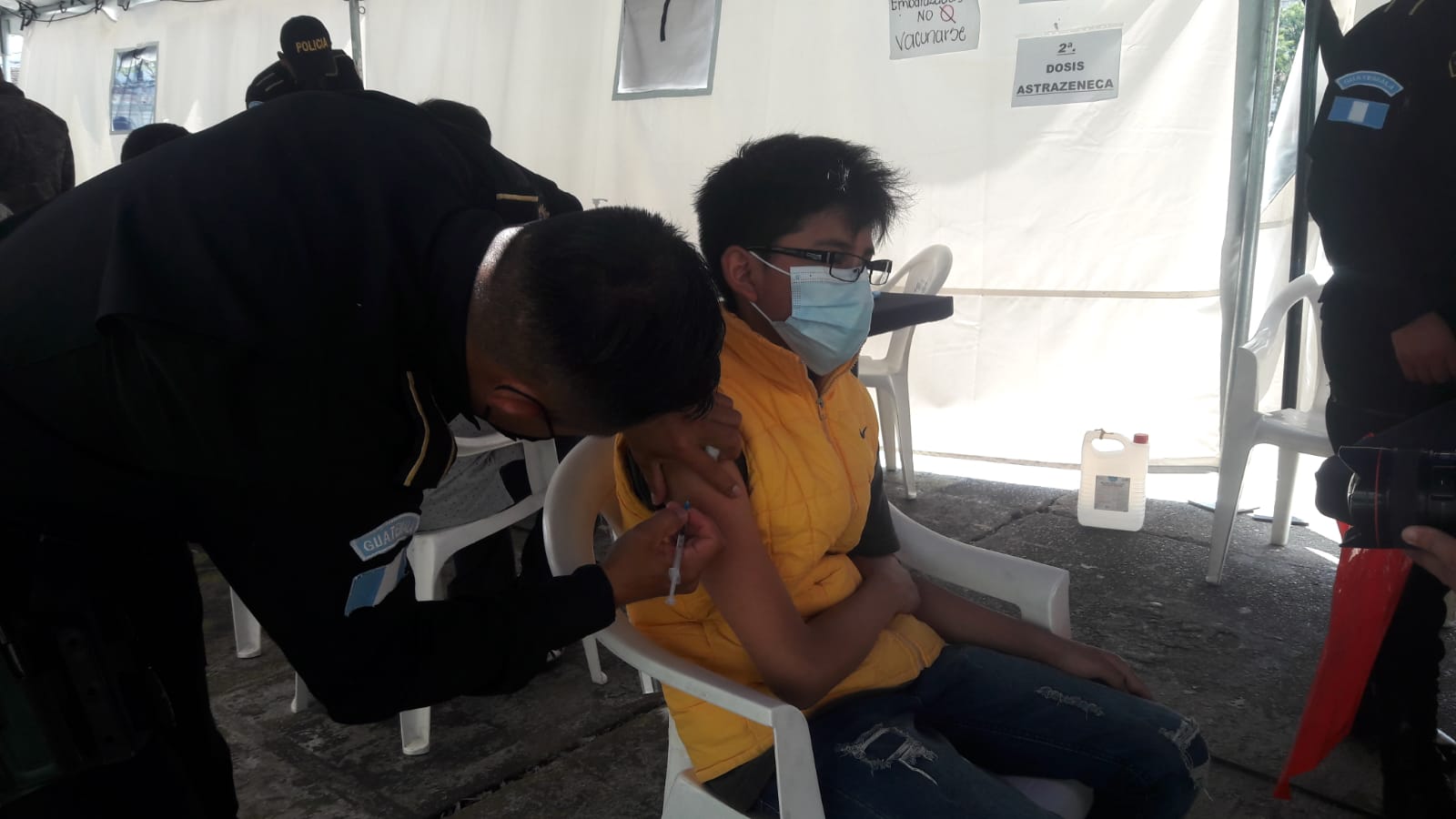 Menor es atendido en la Plaza de la Constitución