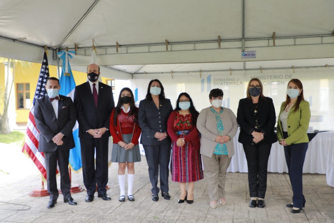 Embajada de Estados Unidos y Mineduc lanzan proyecto para otorgar mil becas de inglés