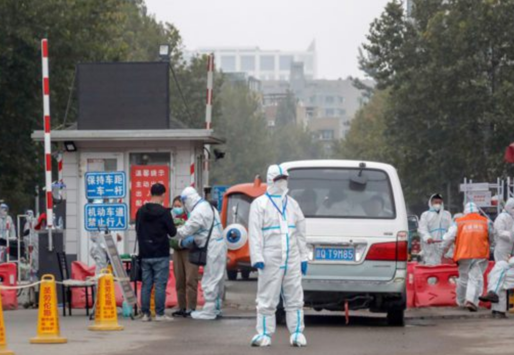 China confina una tercera ciudad por los últimos rebrotes de coronavirus