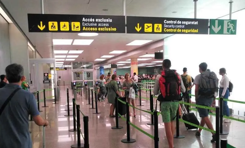 España permite el acceso libre a los aeropuertos desde mañana
