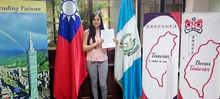 Programa de becas de Segeplan beneficia a 5 mil guatemaltecos en 2021
