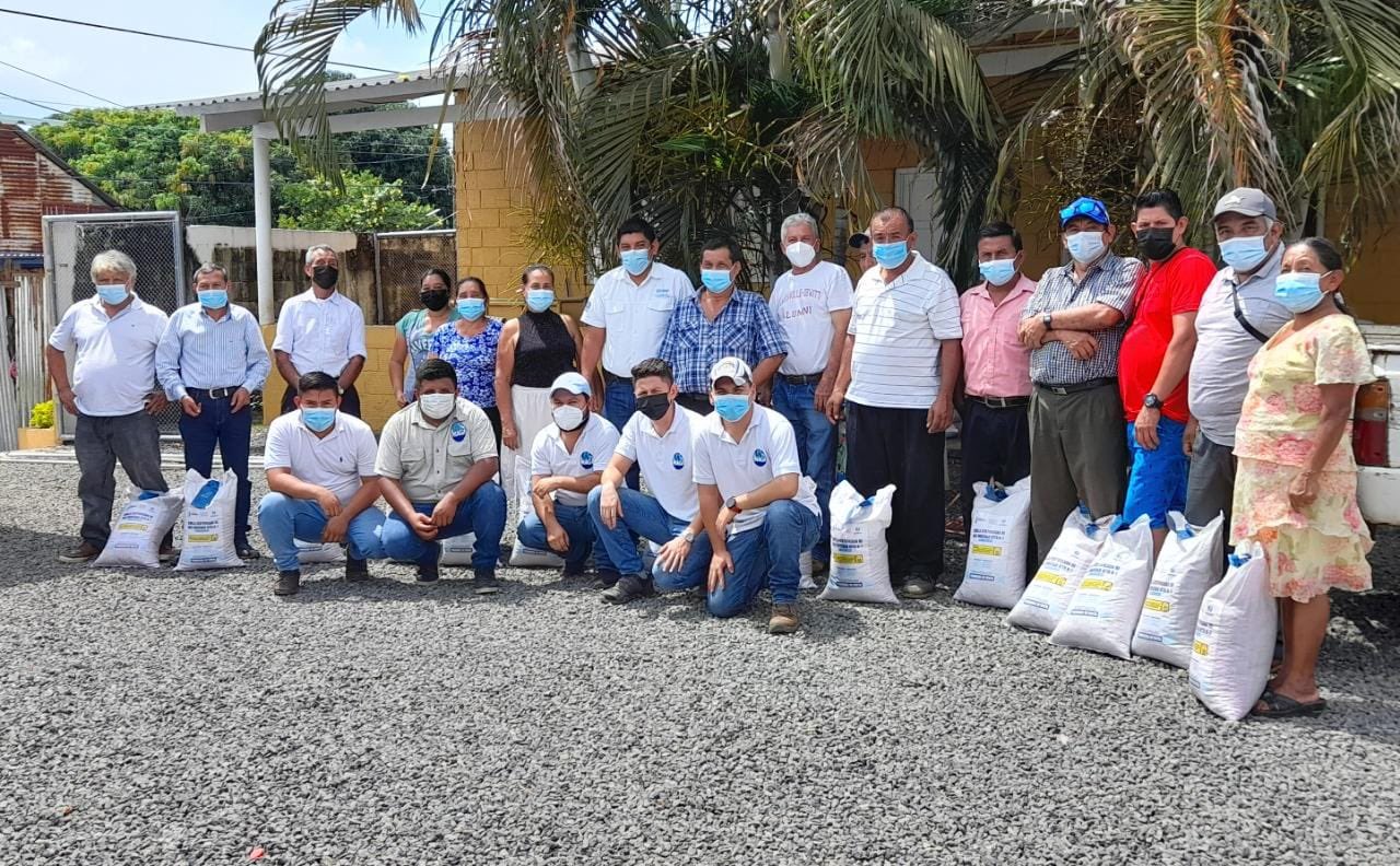 Familias agricultoras de nueve departamentos reciben dotación de semilla mejorada