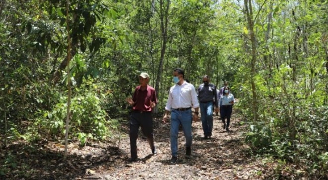 Ministro Mario Rojas Espino, en Petén