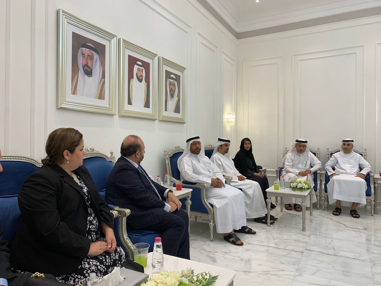 Misión comercial guatemalteca en reunión con representantes de la Cámara de Comercio e Industria de Sharjah