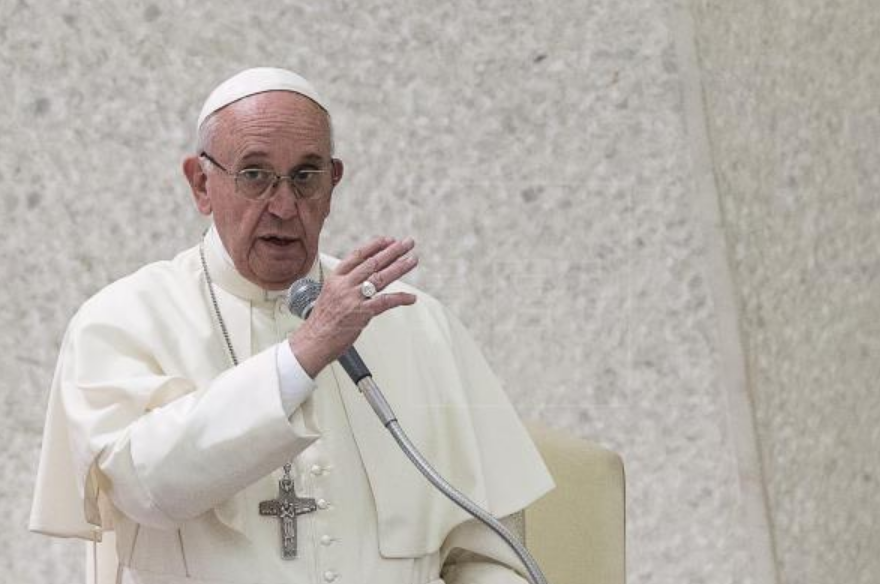 El Papa pide que se escuche y no defraude a jóvenes que piden cambios