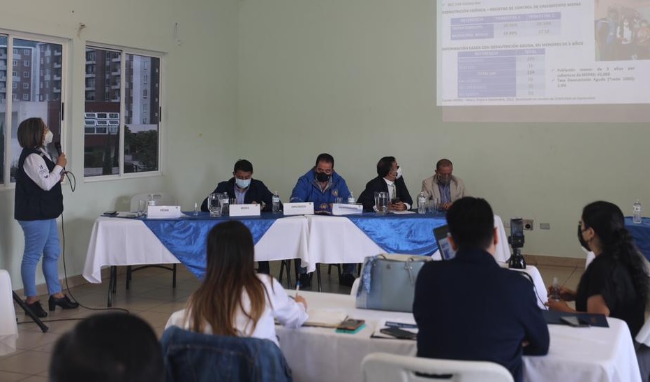 Autoridades y vecinos analizan avances y retos para el desarrollo de Mixco