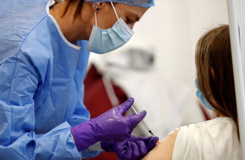 Vacunas no son una terapia genética con efectos adversos desconocidos