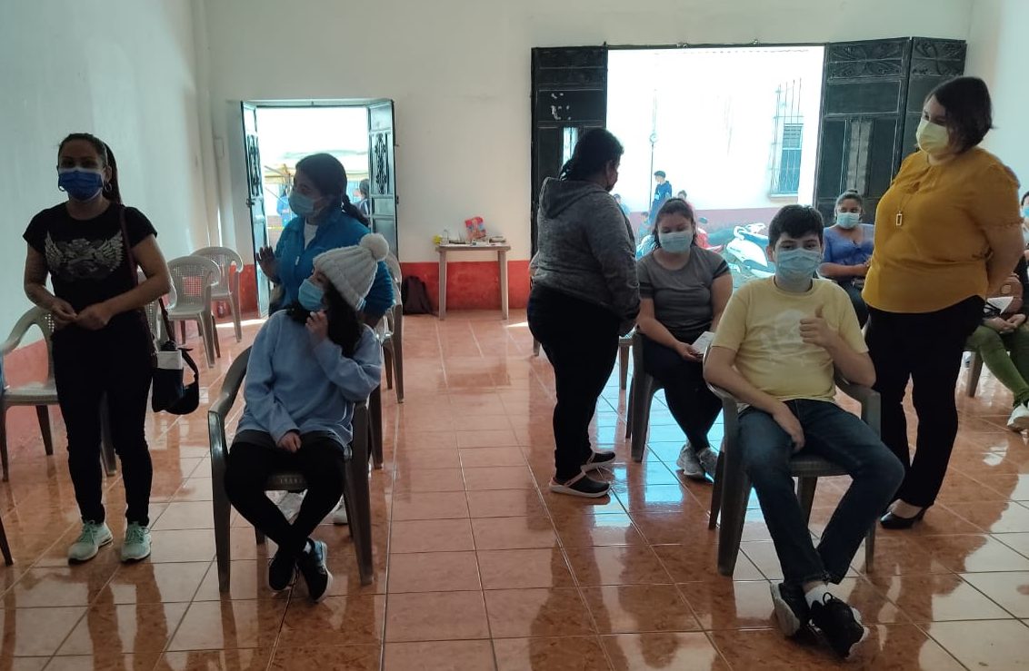 “Menores dan ejemplo al acudir a vacunarse contra el COVID-19”, dice gobernador de Jalapa