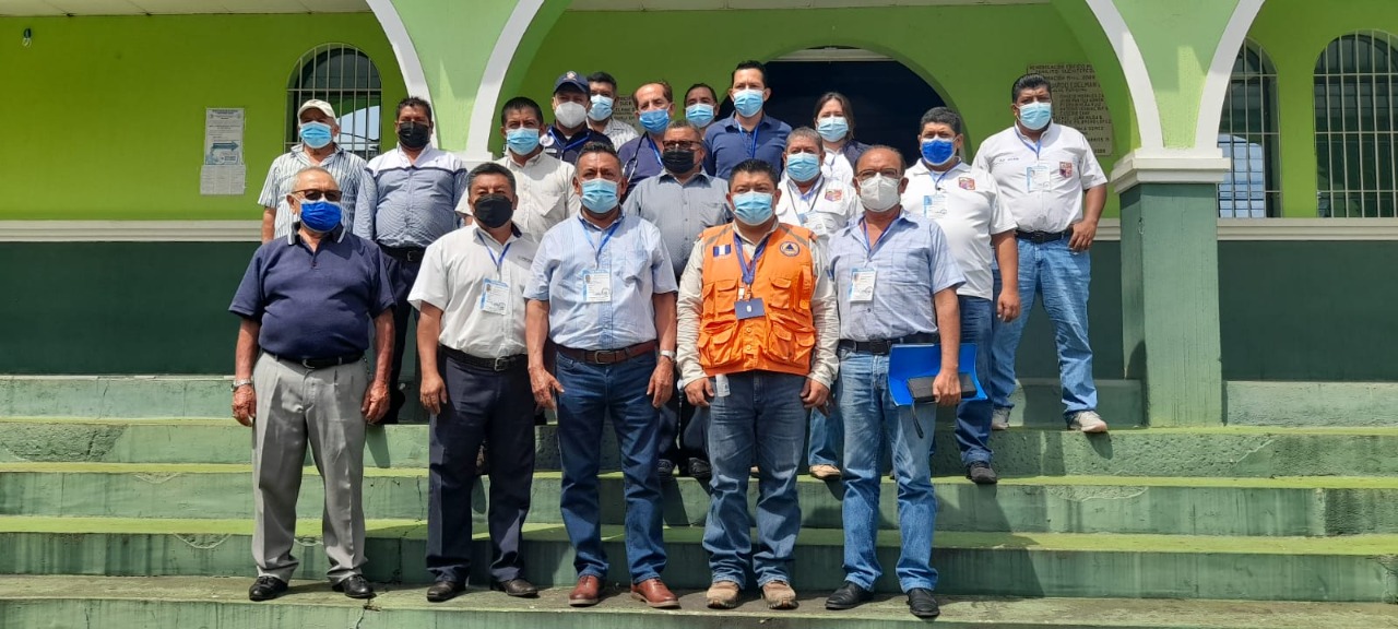 Entregan credenciales a integrantes de la Comred en Zunilito, Suchitepéquez