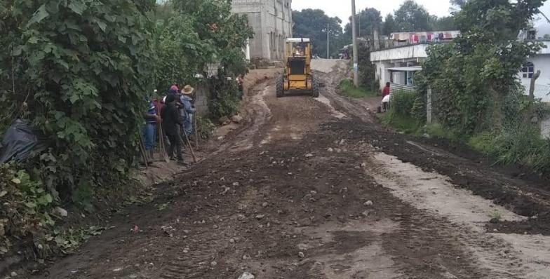 Caminos concluye mantenimiento de carretera rural de Quetzaltenango