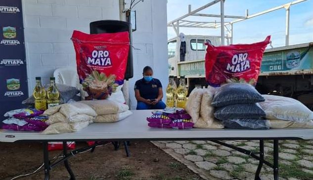 Visan entrega alimentos a familias afectadas por Eta y Iota en Jutiapa