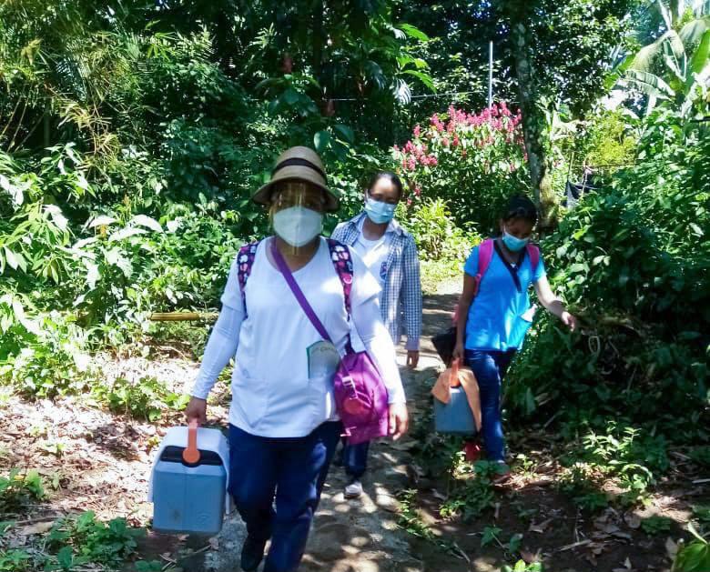 Salud mantiene jornadas de vacunación en comunidades lejanas de Retalhuleu