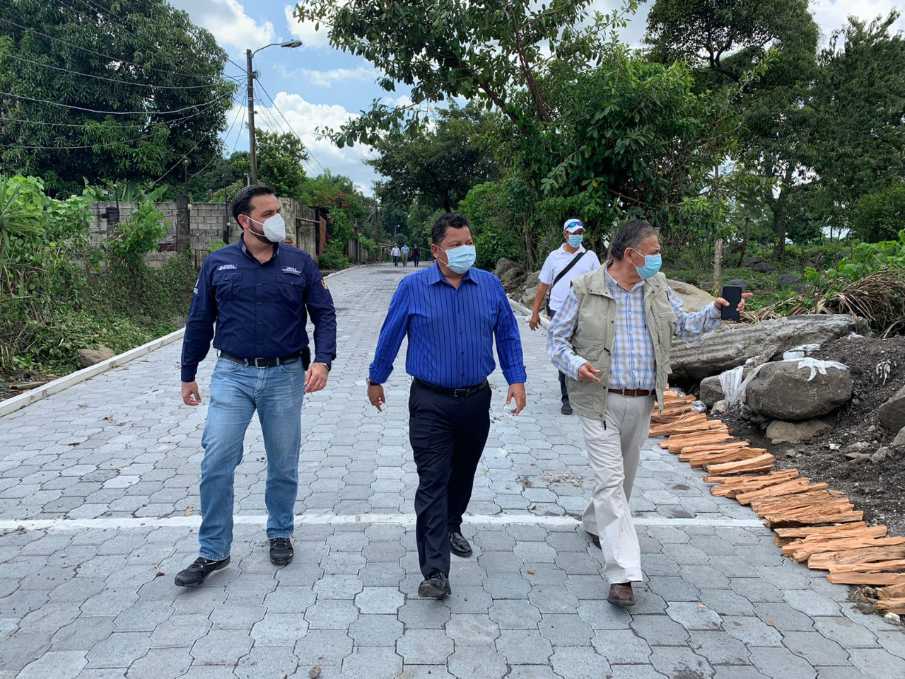 Supervisan mejoramiento de camino rural en Siquinalá, Escuintla