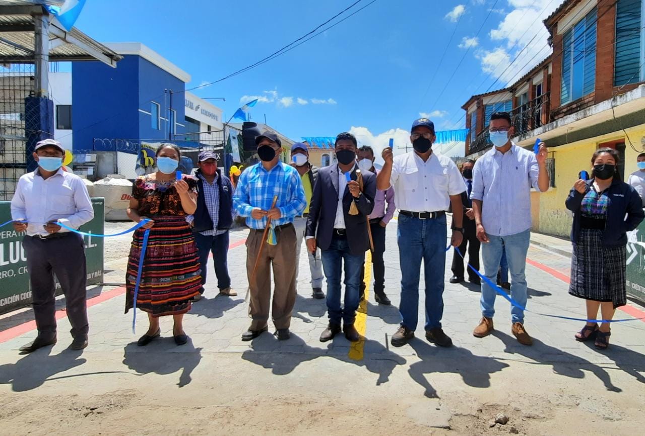 Inauguran mejoramiento de camino rural en Santa Lucía Utatlán