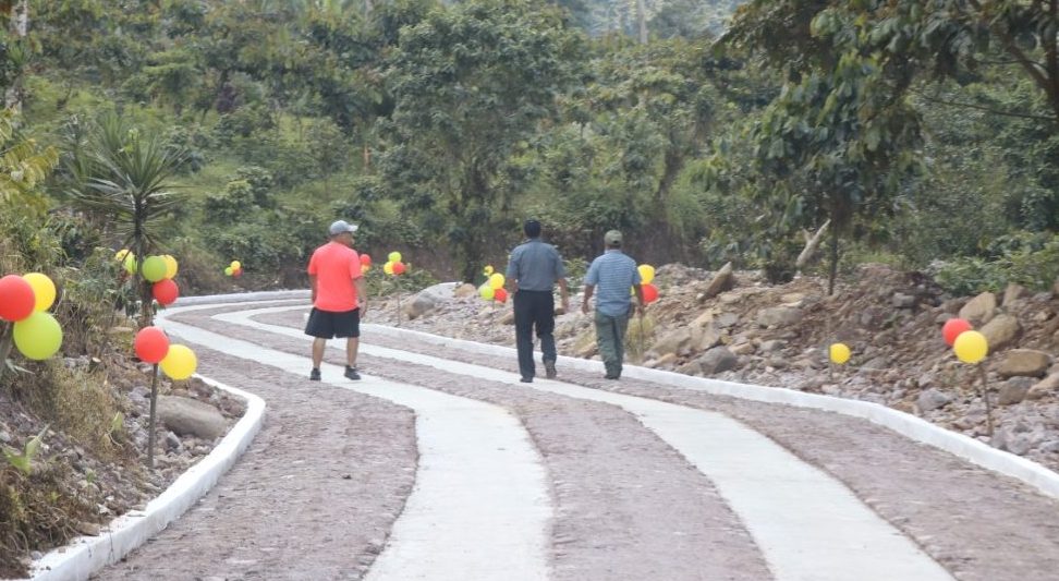 Vecinos de San Rafael Pie de La Cuesta se benefician con mejoras en vía de comunicación