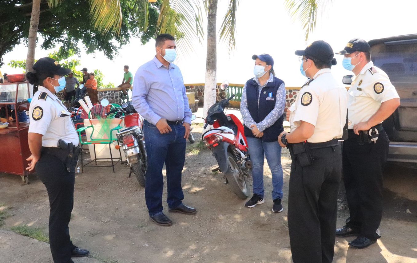 Gobernación departamental y PNC coordinan acciones para seguridad y tranquilidad de vecinos de El Estor