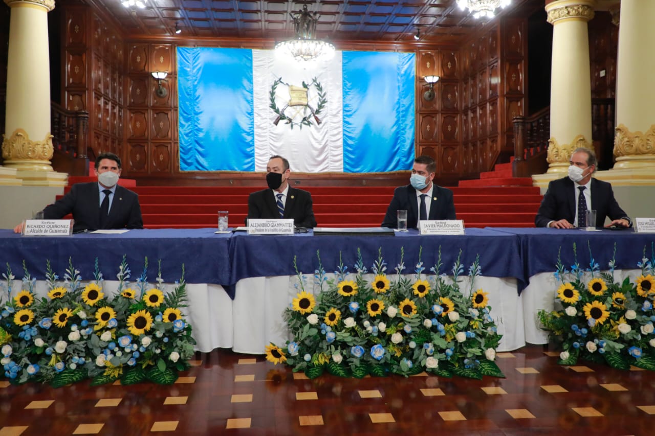 Gobierno y Fundesa firman convenio sobre plan Guatemala no se Detiene