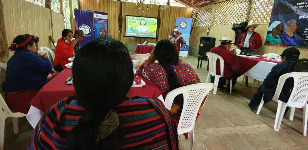Personal de Salud y representantes del área Ixil dialogan sobre vacunación contra el COVID-19