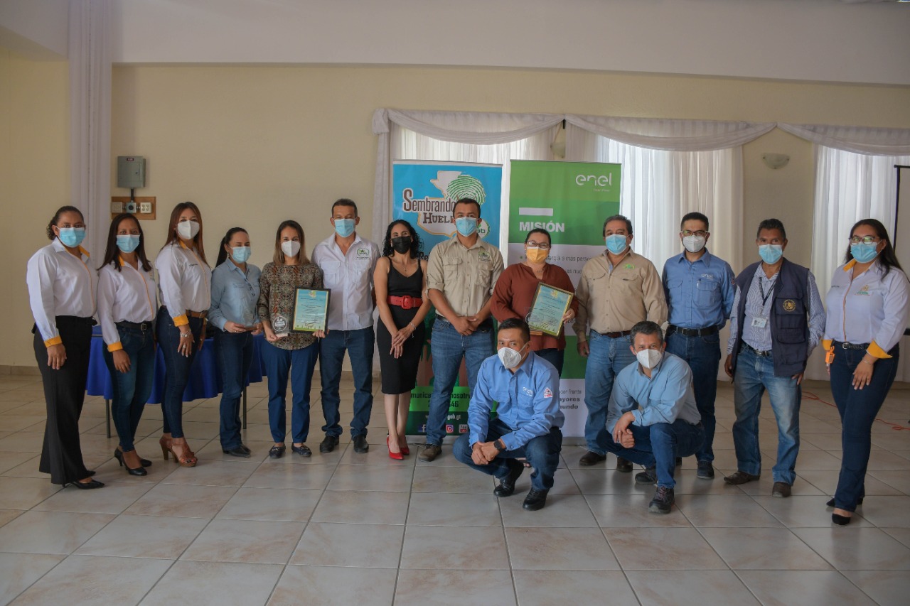 Inab presenta informe de Sembrando Huella 2021 en Baja Verapaz