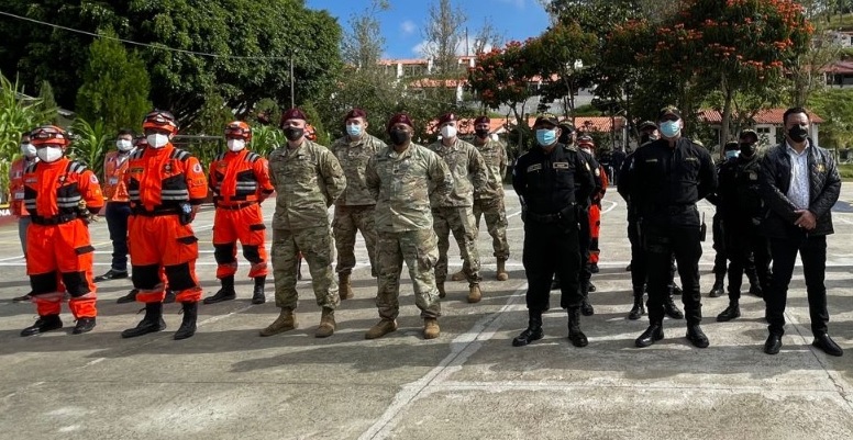 Policías, elementos de Conred y bomberos se instruyen en medicina táctica