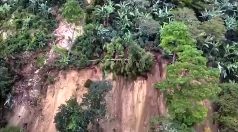 Conred verifica daños por deslizamiento de tierra en comunidad de Esquipulas