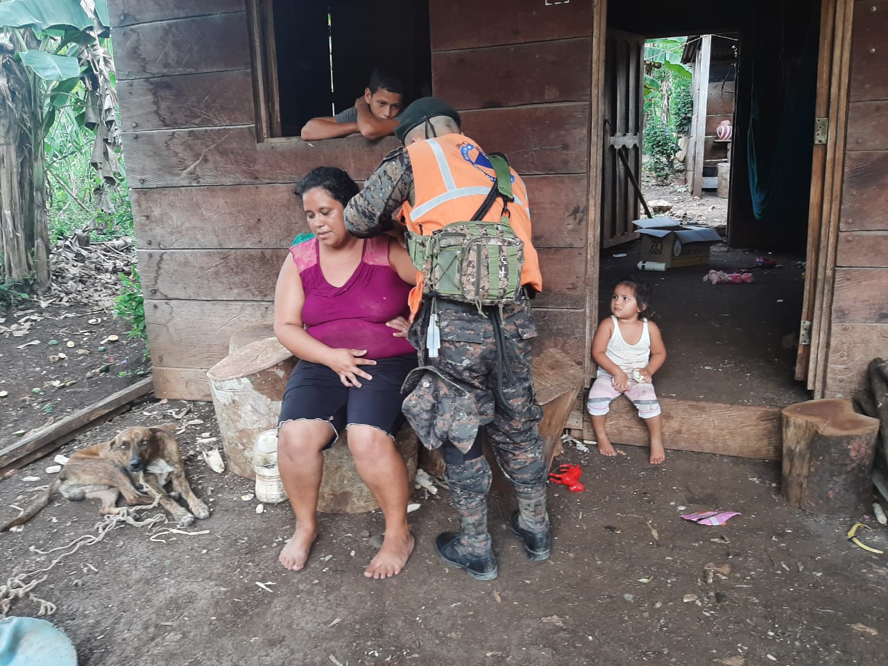 Vacunación casa por casa: Ejército de Guatemala apoya con más de 75 equipos móviles