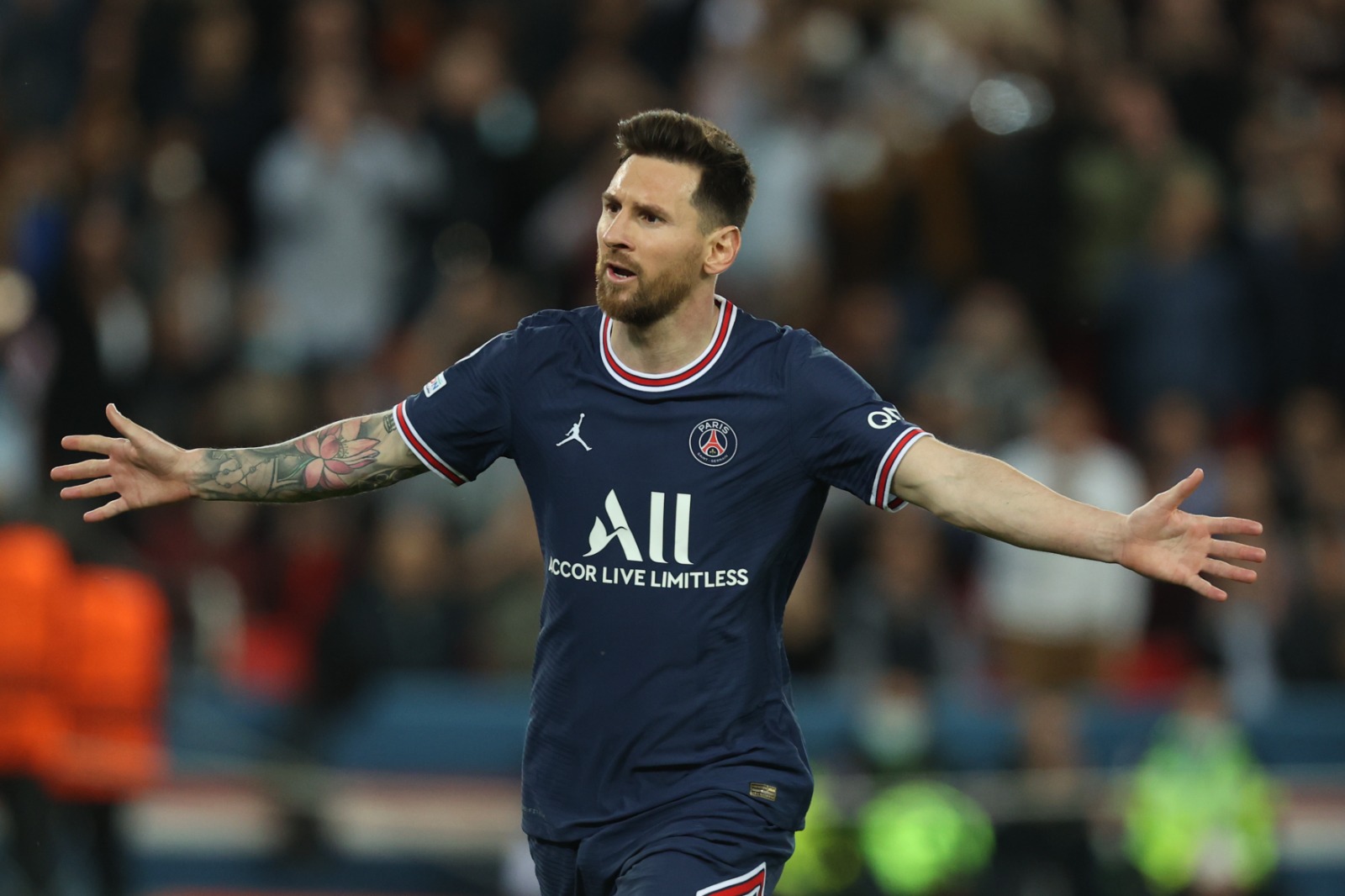 Un Messi imponente y magistral le da la victoria al PSG en la Champions League