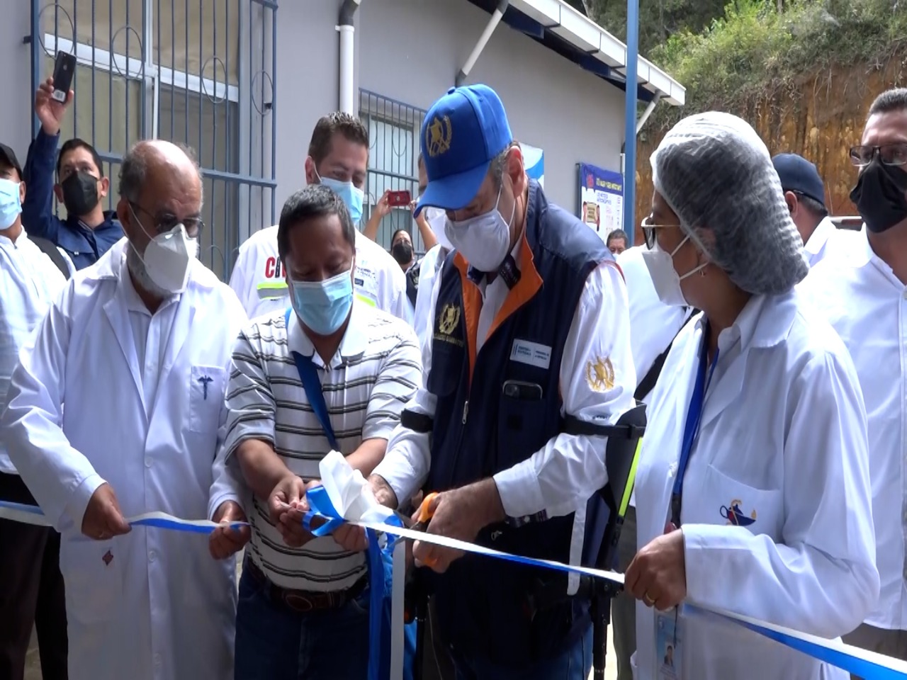 El gobernante resaltó la importancia de fortalecer el sistema de salud del país.