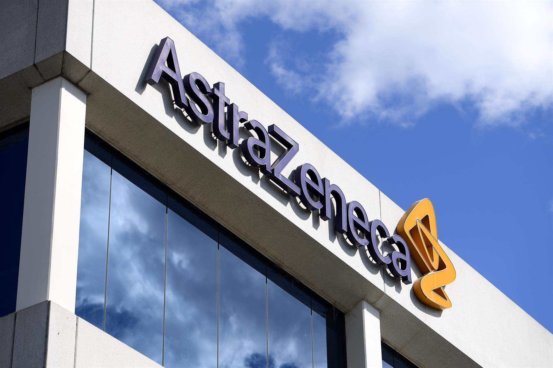 AstraZeneca confía en la aprobación de su tratamiento anticovid para grupos de riesgo