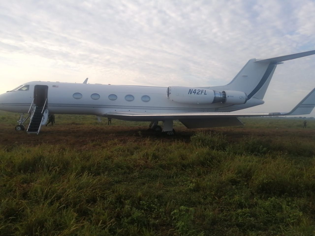 Localizan aeronave y posible droga en Retalhuleu