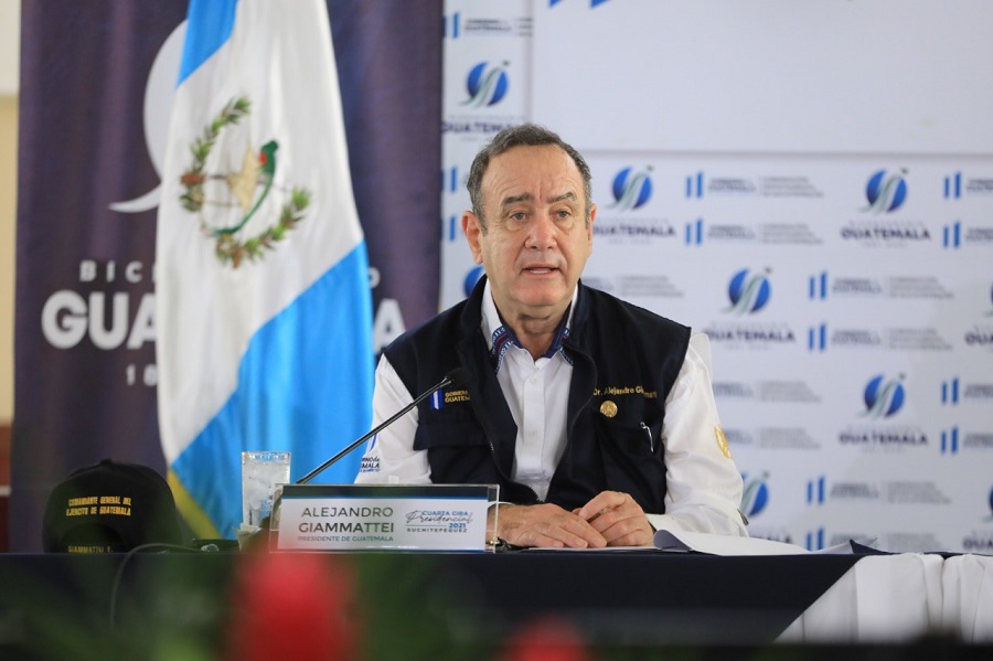 Presidente Giammattei se reúne con alcaldes de Suchitpéquez.