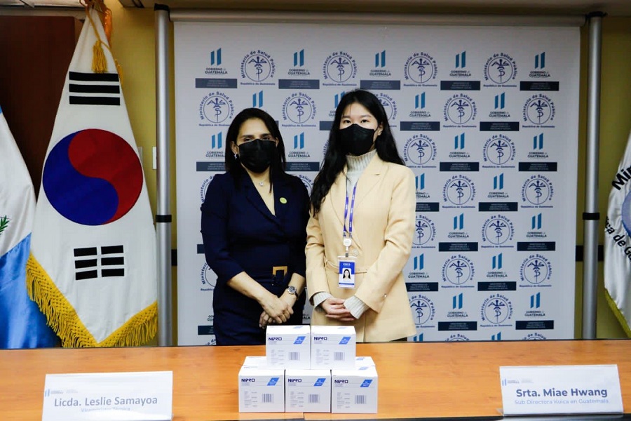 Koica entrega donativo de jeringas al MSPAS