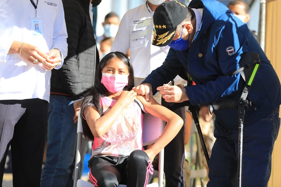 Jóvenes de San Marcos participan en jornada de vacunación contra el COVID-19