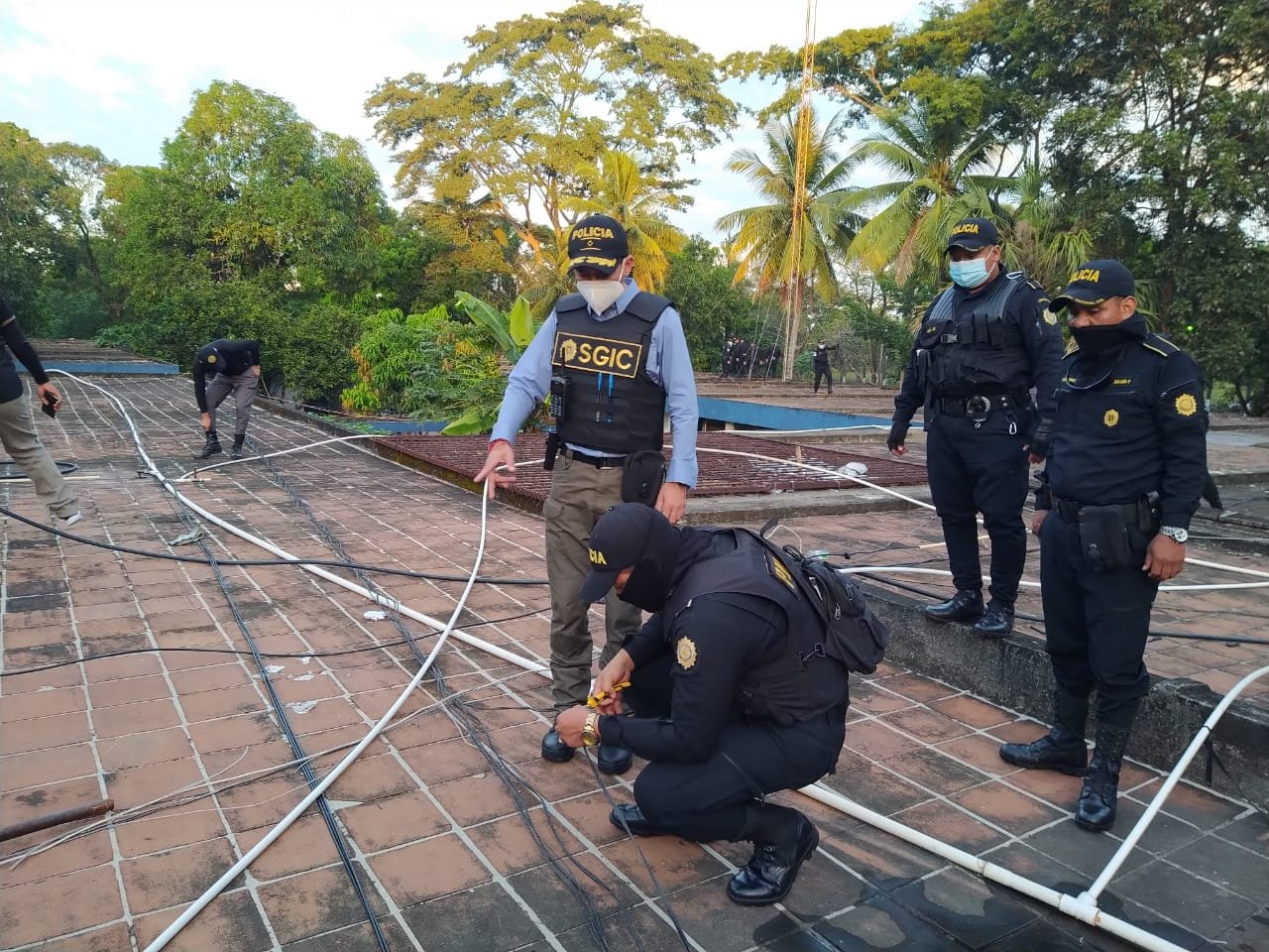 PNC localiza antenas receptoras de señal para celulares en cárceles Pavón y Canadá