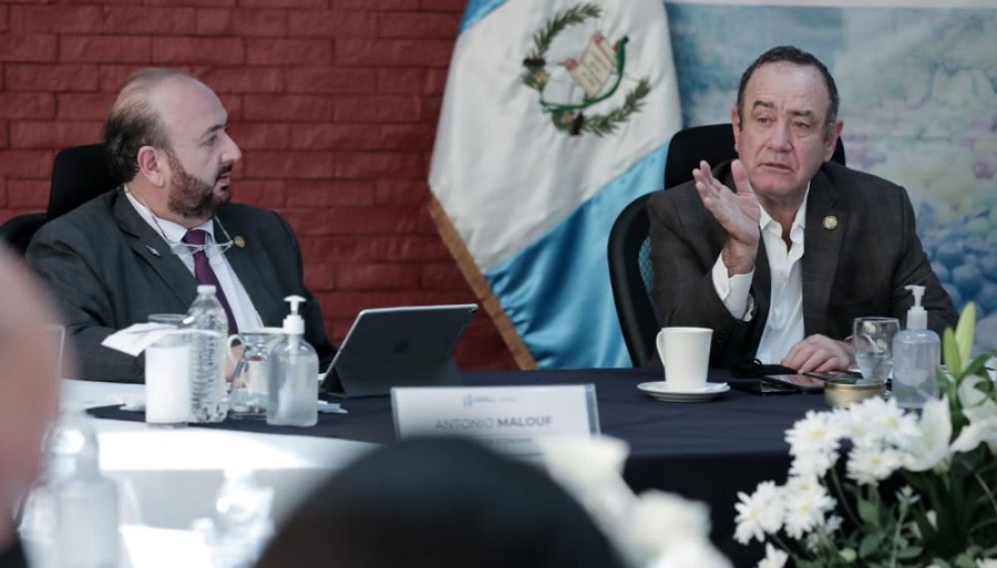 Presidente Giammattei y ministro Malouf