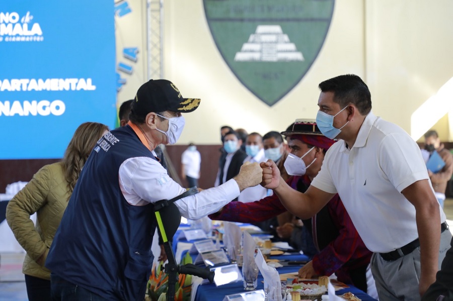 Presidente Giammattei, con alcaldes de Huehuetenango.