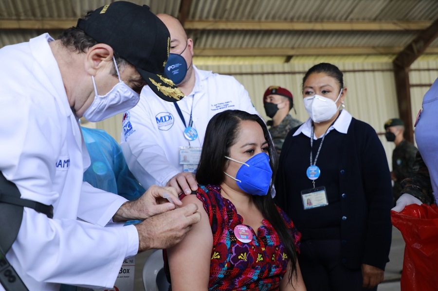 Huehuetenango: Mandatario encabeza vacunación contra COVID-19