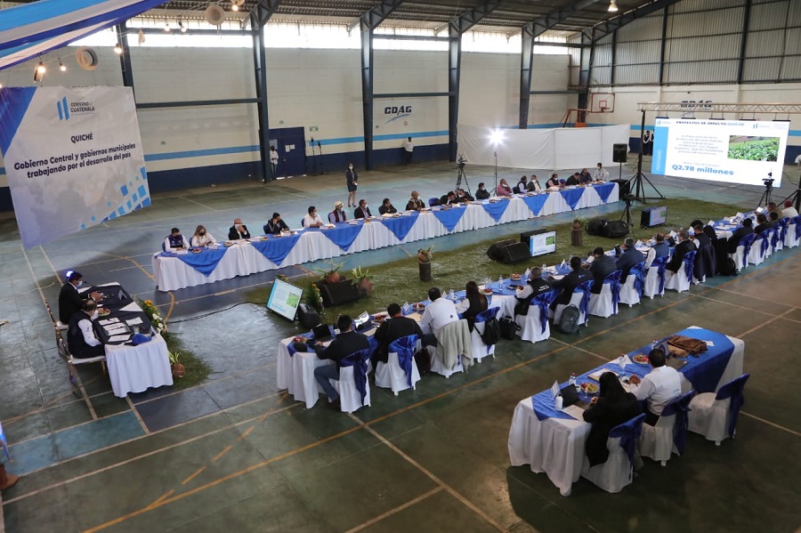 Gobierno central presenta logros a autoridades de Quiché