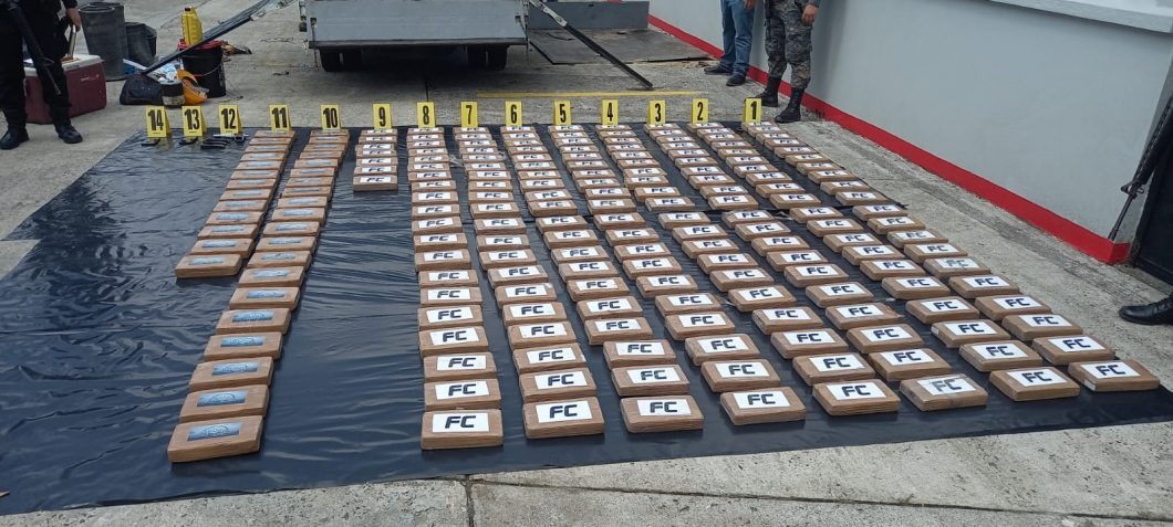 Incautan 200 paquetes de posible droga en Quetzaltenango