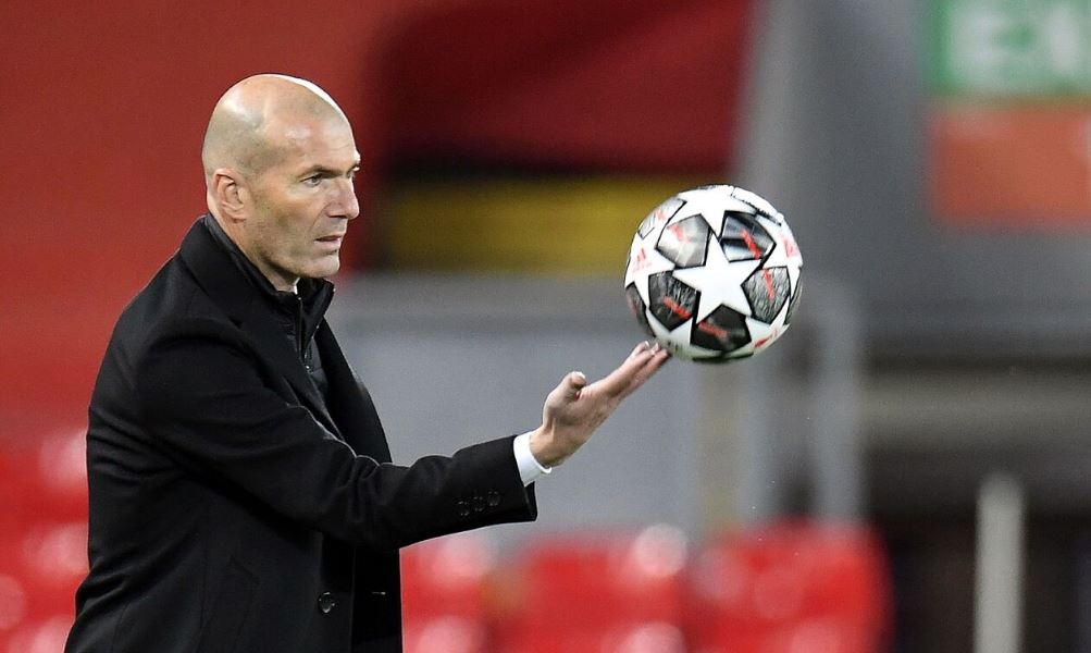 París Saint-Germain desmiente contactos para fichar a Zidane