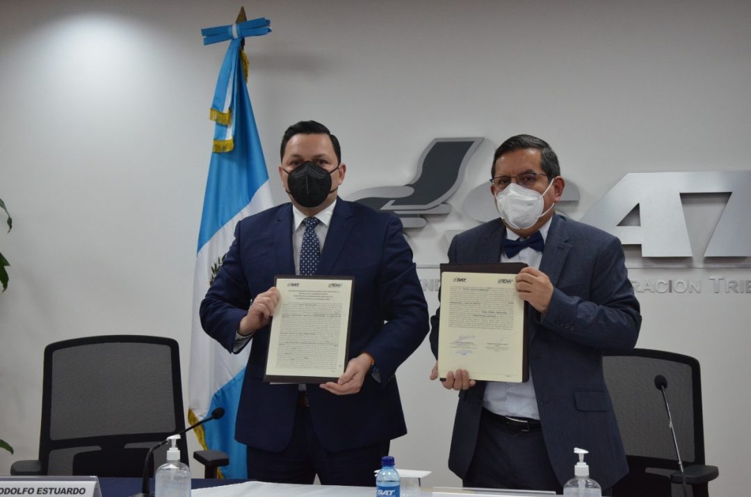Convenio entre Renap y SAT permitirá tener información actualizada de contribuyentes