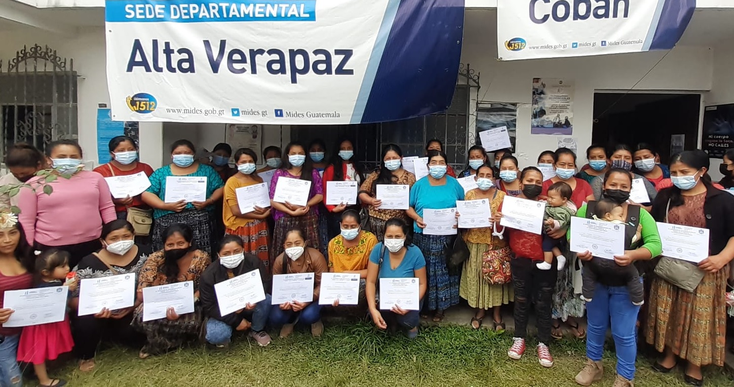 Beneficiarias de Beca Artesano en Cobán concluyen ciclo de capacitación