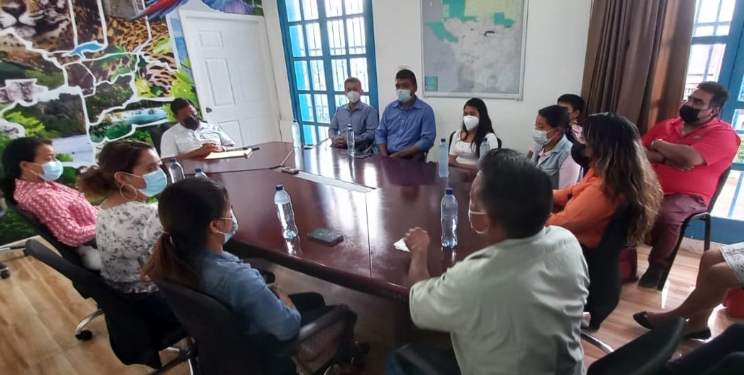 Jóvenes buscan reforestar área protegida de Melchor de Mencos