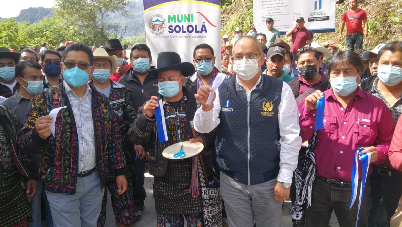 Inauguran camino rural en Sololá