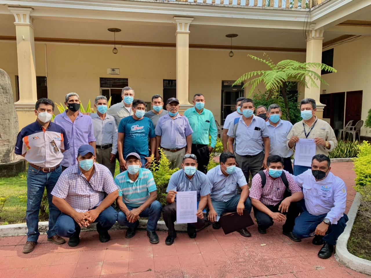Más de 300 familias se benefician con regularización de energía eléctrica en Santa Cruz Muluá